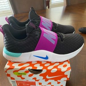 Women’s size 7 Nike sneakers